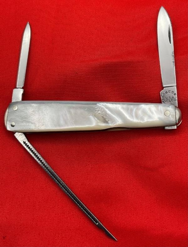 Vintage ROBESON CUTLERY USA #733077 3-Blade Sleeveboard Lobster Pen MOP c.1917-39 MINT CONDITION Vintage ROBESON CUTLERY USA #733077 3-Blade Sleeveboard Lobster Pen MOP c.1917-39 MINT CONDITION