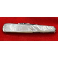 Vintage ROBESON CUTLERY USA #733077 3-Blade Sleeveboard Lobster Pen MOP c.1917-39 MINT CONDITION Vintage ROBESON CUTLERY USA #733077 3-Blade Sleeveboard Lobster Pen MOP c.1917-39 MINT CONDITION