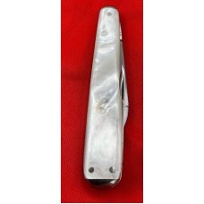 Vintage ROBESON CUTLERY USA #733077 3-Blade Sleeveboard Lobster Pen MOP c.1917-39 MINT CONDITION Vintage ROBESON CUTLERY USA #733077 3-Blade Sleeveboard Lobster Pen MOP c.1917-39 MINT CONDITION