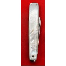 Vintage ROBESON CUTLERY USA #733077 3-Blade Sleeveboard Lobster Pen MOP c.1917-39 MINT CONDITION Vintage ROBESON CUTLERY USA #733077 3-Blade Sleeveboard Lobster Pen MOP c.1917-39 MINT CONDITION