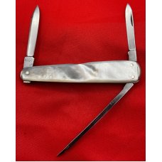 Vintage ROBESON CUTLERY USA #733077 3-Blade Sleeveboard Lobster Pen MOP c.1917-39 MINT CONDITION Vintage ROBESON CUTLERY USA #733077 3-Blade Sleeveboard Lobster Pen MOP c.1917-39 MINT CONDITION