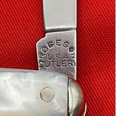 Vintage ROBESON CUTLERY USA #733077 3-Blade Sleeveboard Lobster Pen MOP c.1917-39 MINT CONDITION Vintage ROBESON CUTLERY USA #733077 3-Blade Sleeveboard Lobster Pen MOP c.1917-39 MINT CONDITION