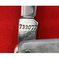 Vintage ROBESON CUTLERY USA #733077 3-Blade Sleeveboard Lobster Pen MOP c.1917-39 MINT CONDITION Vintage ROBESON CUTLERY USA #733077 3-Blade Sleeveboard Lobster Pen MOP c.1917-39 MINT CONDITION