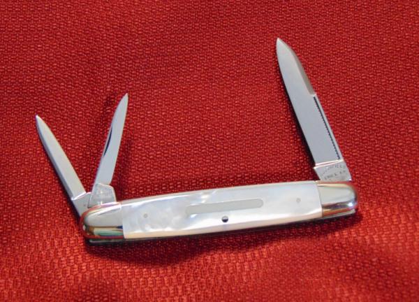 VINTAGE NORTHFIELD KNIFE CO. EQUALEND WHITTLER GENUINE PEARL c1858/1919 VINTAGE NORTHFIELD KNIFE CO. EQUALEND WHITTLER GENUINE PEARL c1858/1919