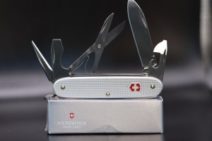 VICTORINOX FARMER X ALOX SILVER 827126