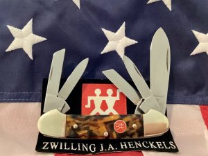 Vintage J A Henckels 5 Blade Canoe w/ Dark Brown to Light Brown Pattern Handles -NM -NICE ONE!