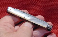 VINTAGE KELLY-HOW-THOMSON CO. HICKORY DOCTOR'S KNIFE GENUINE PEARL c1902-1947 VINTAGE KELLY-HOW-THOMSON CO. HICKORY DOCTOR'S KNIFE GENUINE PEARL c1902-1947