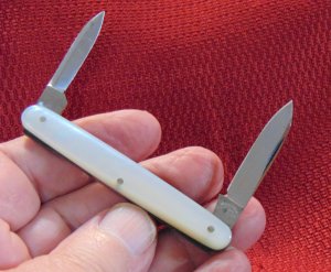 MINT CONDITION CATTARAUGUS CUTLERY CO. LITTLE VALLY N.Y. 20663 PEN KNIFE GEN. PEARL 1886-1963