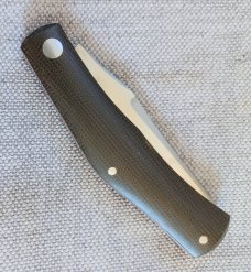 Rhidian Rogue Wave Trapper...OD green canvas micarta. .Cpm154..3.625 cld..red liners..Shield.. slip Rhidian Rogue Wave Trapper...OD green canvas micarta. .Cpm154..3.625 cld..red liners..Shield.. slip