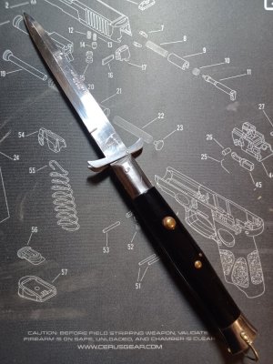 11" vintage rizzuto estilleto milano. Single pin batwing.