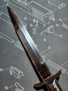 11" vintage rizzuto estilleto milano. Single pin batwing. 11" vintage rizzuto estilleto milano. Single pin batwing.