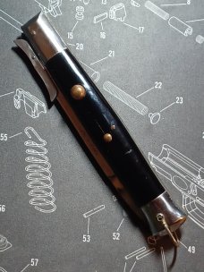 11" vintage rizzuto estilleto milano. Single pin batwing. 11" vintage rizzuto estilleto milano. Single pin batwing.
