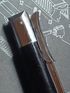11" vintage rizzuto estilleto milano. Single pin batwing. 11" vintage rizzuto estilleto milano. Single pin batwing.