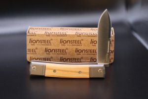 LionSteel bestMAN BM2 Traditional Folding Knife 2.8" M390 Drop Point Blade, Olive Wood Handles with 