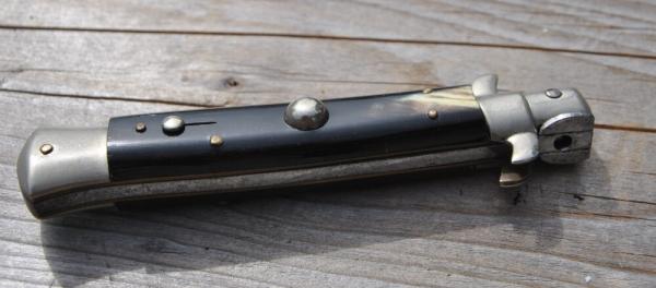 Virginia Inox Italy Horn  8" Open 3 3/4" Flat Ground Blade Guard Close Button Open No Wear 