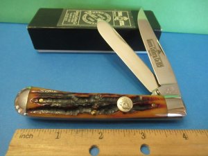 Queen Cutlery Titusville Pa. Amber Carved Stag Bone Trapper Pattern #19 ACSB