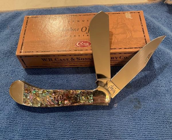 Case XX USA Genuine Abalone Pearl 82100 Script Shield Saddlehorn Knife in Box c.2003 Case XX USA Genuine Abalone Pearl 82100 Script Shield Saddlehorn Knife in Box c.2003