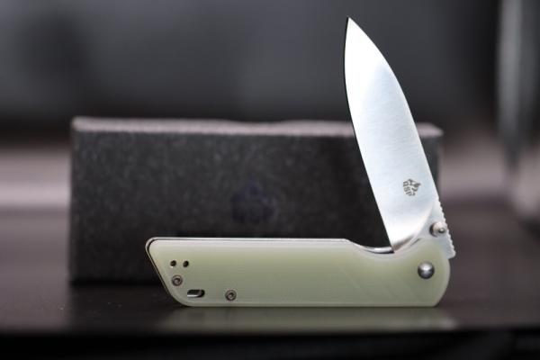 QSP Parrot Liner Lock Knife Natural Jade G-10 (3.25" Satin) QSP Parrot Liner Lock Knife Natural Jade G-10 (3.25" Satin)