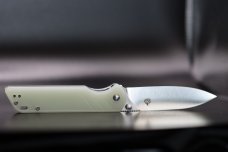QSP Parrot Liner Lock Knife Natural Jade G-10 (3.25" Satin) QSP Parrot Liner Lock Knife Natural Jade G-10 (3.25" Satin)