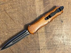 Nice MOGOFE double edge OTF Out The Front Automatic knife with skull crusher & sheath MINT Nice MOGOFE double edge OTF Out The Front Automatic knife with skull crusher & sheath MINT