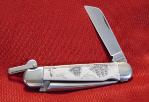 MINT CONDITION CAMILLUS RIGGERS KNIFE HANDLED BY JOE LUIZ SCRIMSHAWED WITH WHALING SCENE WITH COA