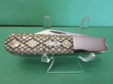 Case XX 2006 Antique Bone Rattle Snakeskin Limited Edition Barlow Pattern # 62009 1/2 SS Case XX 2006 Antique Bone Rattle Snakeskin Limited Edition Barlow Pattern # 62009 1/2 SS