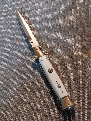 9" Magic Knife Kit White Scales. 
