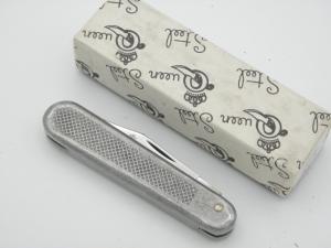 Queen Cutlery – Queen #45M: 3 3/8” closed, in original box, cast aluminum frame 