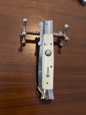 White Rizzy with crack and blade peek