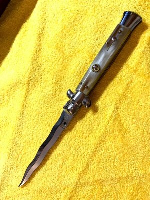 Italian Stiletto 9", Kriss Blade, Honey Horn