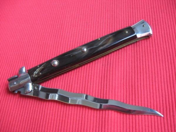 "STILETTO ITALY" Italian 13" HORN KRISS Stiletto Switchblade Knife. "STILETTO ITALY" Italian 13" HORN KRISS Stiletto Switchblade Knife.