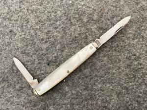 KUTMASTER UTICA NY USA Pearl Pen Knife