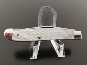 QUEEN CHECKER CUT MOTHER OF PEARL 