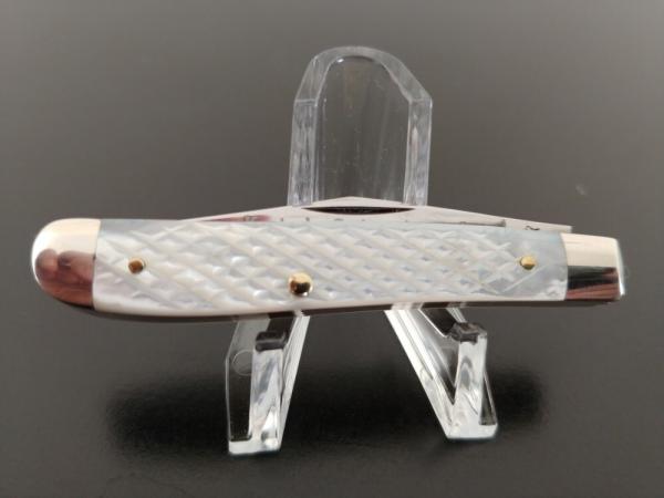 QUEEN CHECKER CUT MOTHER OF PEARL 