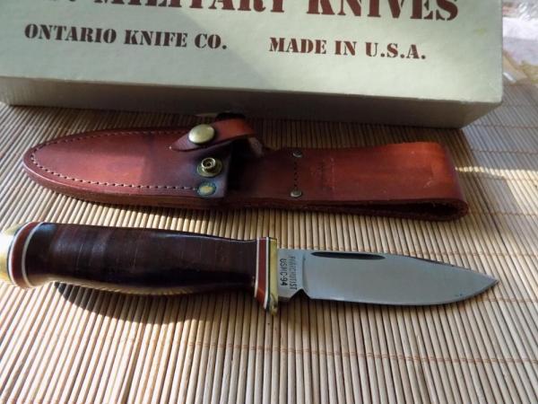 P1 USMC Parachutist 94 Fixed Blade Knife with original sheath and box