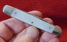 NEAR MINT VINTAGE SIMMONS HDWE.CO. GERMANY GENUINE PEARL SLEEVEBOARD KNIFE HORNET 1890-1940 NEAR MINT VINTAGE SIMMONS HDWE.CO. GERMANY GENUINE PEARL SLEEVEBOARD KNIFE HORNET 1890-1940