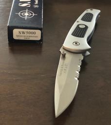 Smith & Wesson dual action S.W.A.T. knife - SW5000 - Serrated 440 Steel Blade