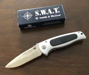 Smith & Wesson dual action baby S.W.A.T. knife - SW2001- 440 Steel plain edge blade