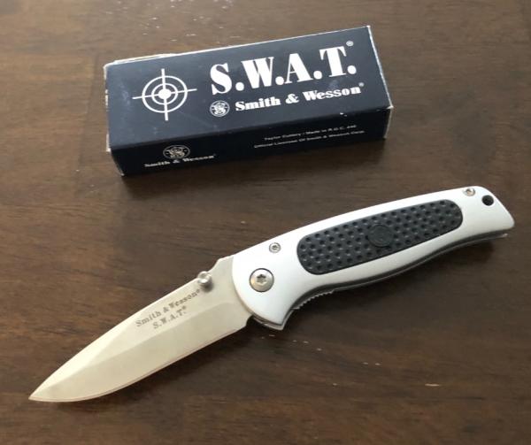 Smith & Wesson dual action baby S.W.A.T. knife - SW2001- 440 Steel plain edge blade