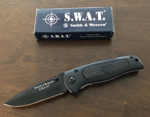 Smith & Wesson dual action black baby S.W.A.T. knife - SW2001B- 440 Steel plain edge blade
