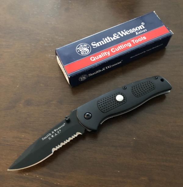 Smith & Wesson dual action S.W.A.T. knife - SW5000B - Black Coated Serrated 440 Steel Blade