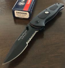 Smith & Wesson dual action S.W.A.T. knife - SW5000B - Black Coated Serrated 440 Steel Blade