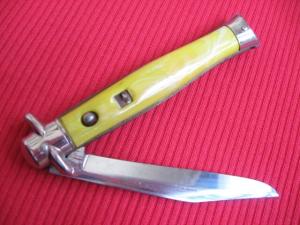 Colonial Shur-Snap Fish Tail Prov. U.S.A. Switchblade Knife