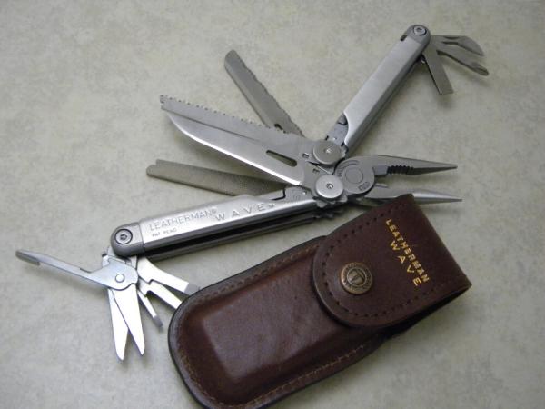 Leatherman USA WAVE Portland OR Multi Tool Knife w/Leather Pouch