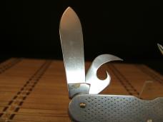 U,S, MILITARY ISSUE MULTI-TOOL SURVIVAL FOLDING POCKET KNIFE BY CAMILLUS U.S.A. MADE EXCELLENT USED