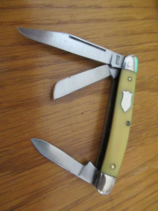 Schrade USA Yellow Stockman 