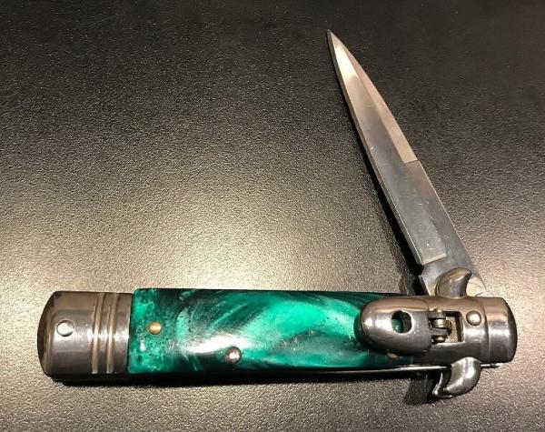 Stiletto-Style Leverlock Stiletto-Style Leverlock