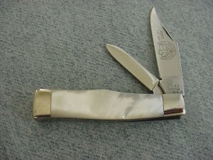 Vintage Queen(Crown) U.S.A., 1982, Etched, Large, Pearl Handle Gunstock Pattern Pocket Knife