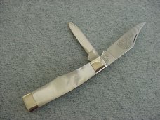 Vintage Queen(Crown) U.S.A., 1982, Etched, Large, Pearl Handle Gunstock Pattern Pocket Knife Vintage Queen(Crown) U.S.A., 1982, Etched, Large, Pearl Handle Gunstock Pattern Pocket Knife