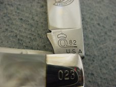 Vintage Queen(Crown) U.S.A., 1982, Etched, Large, Pearl Handle Gunstock Pattern Pocket Knife Vintage Queen(Crown) U.S.A., 1982, Etched, Large, Pearl Handle Gunstock Pattern Pocket Knife
